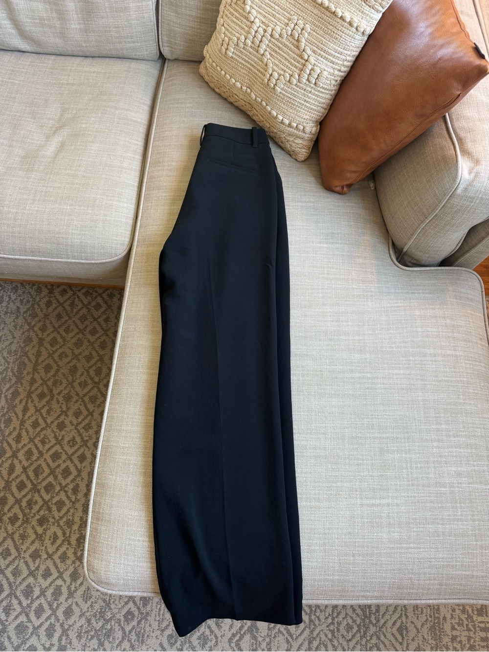 Wilfred Aritzia Effortless Pants/Trousers in Black